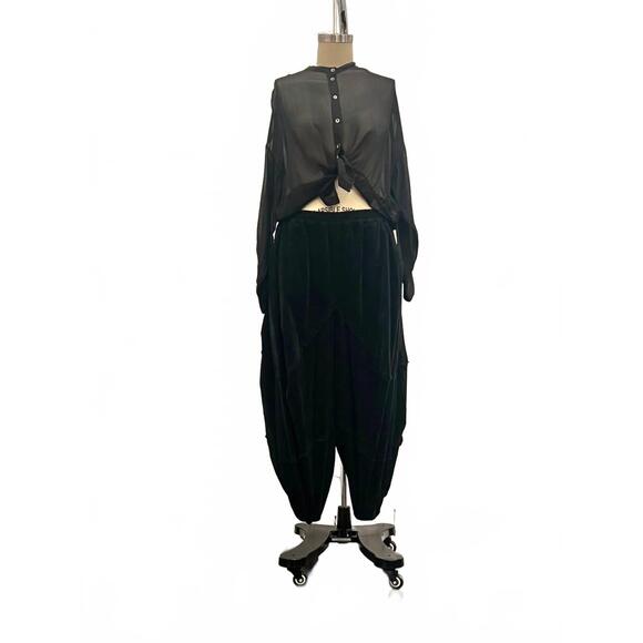 SANCTAMUERTE Pants - NEW SANCTAMUERTE women's velvet trousers in black